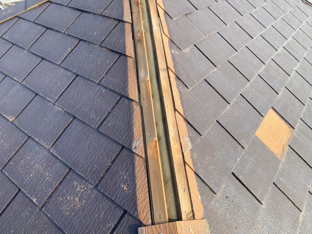 加古川市のカバー工事に伴い棟板金を撤去